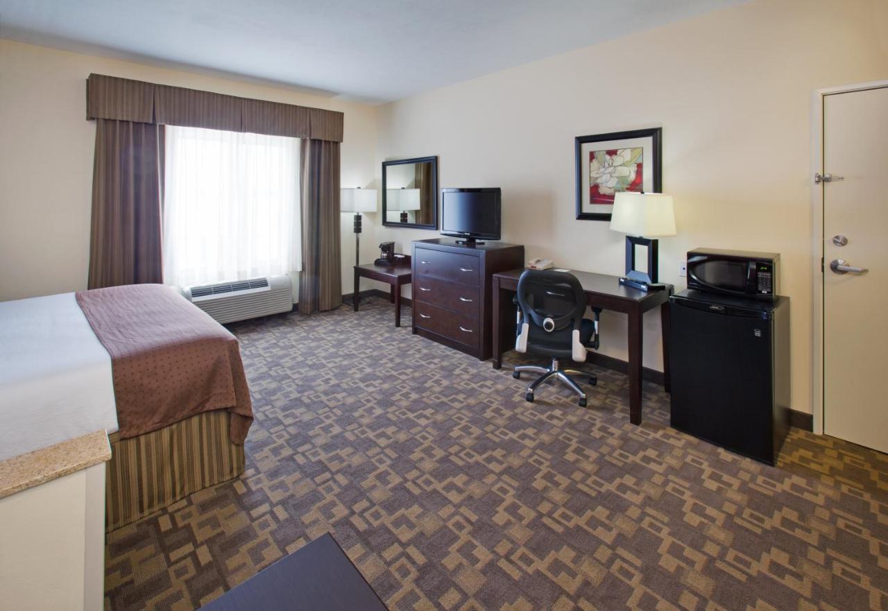 King Room with Sofa Bed at Holiday Inn Lincoln Southwest by IHG
