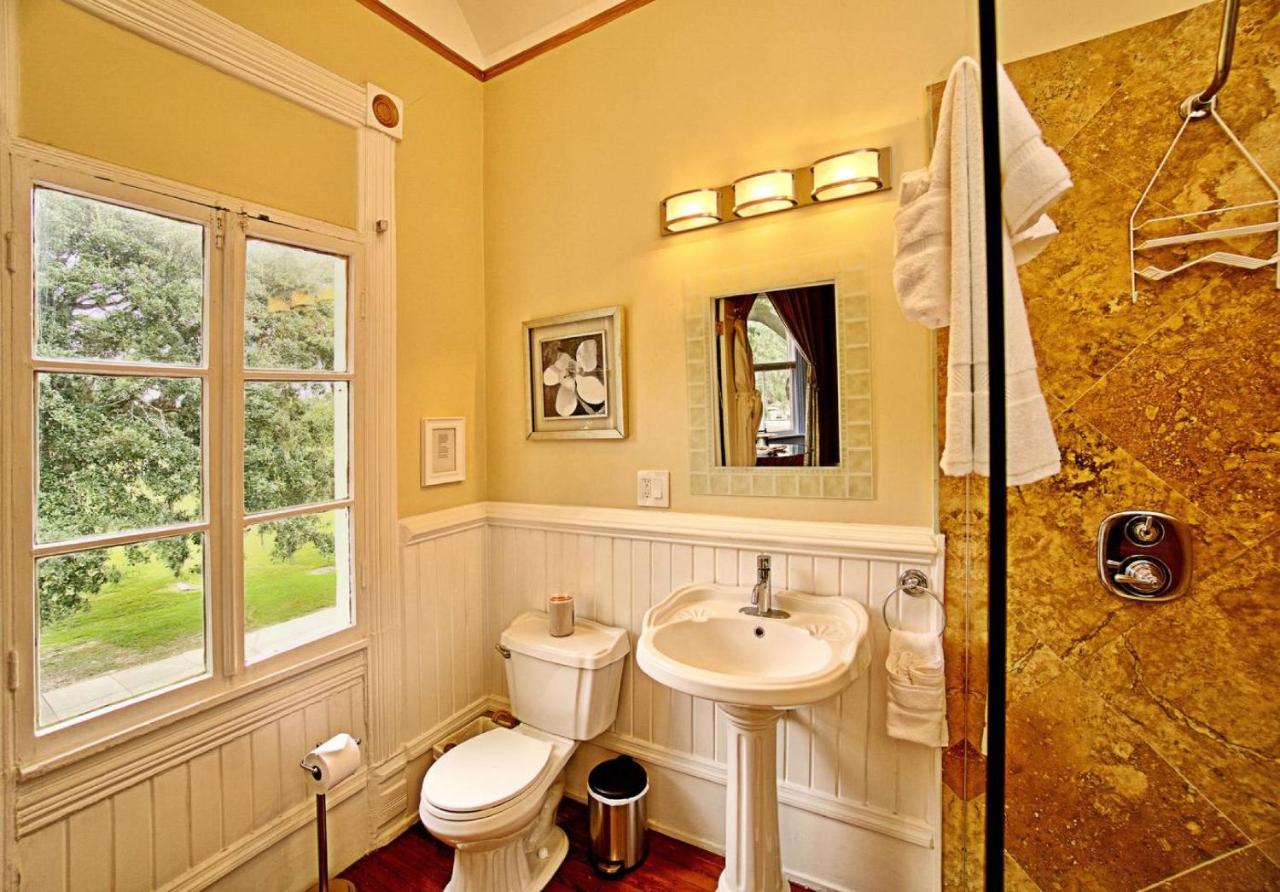 | Huge Victorian Beauty Overlooking Forsyth Park
