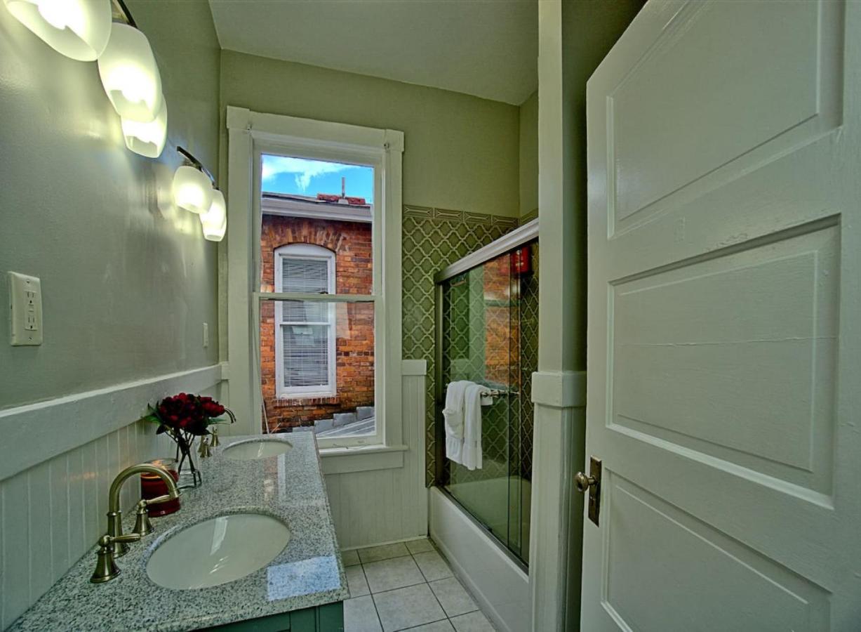 | Modern 4 Bed Brownstone in Historic Downtown