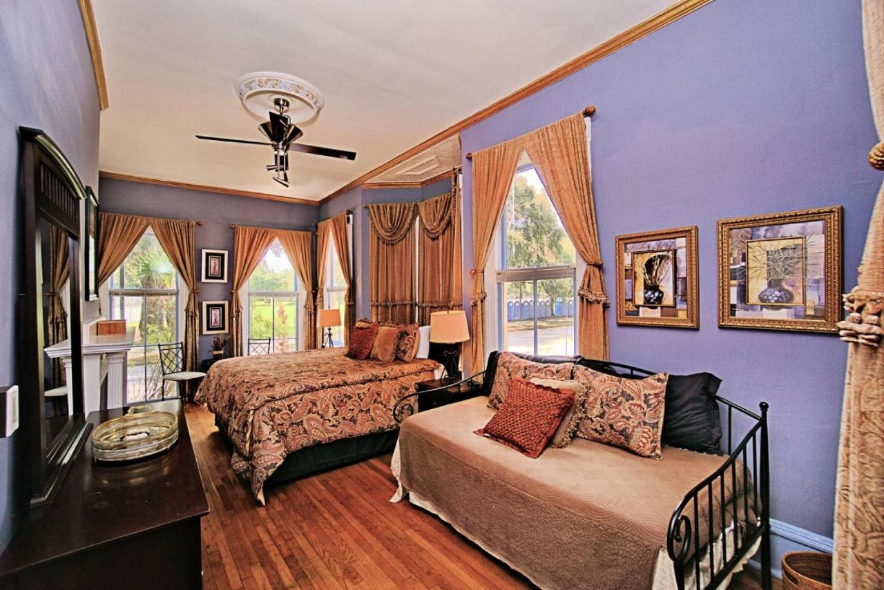 | Huge Victorian Beauty Overlooking Forsyth Park