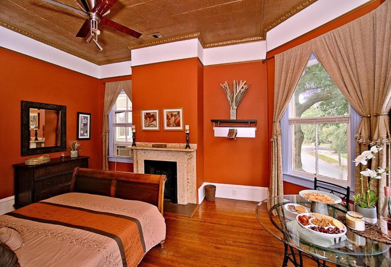 | Huge Victorian Beauty Overlooking Forsyth Park