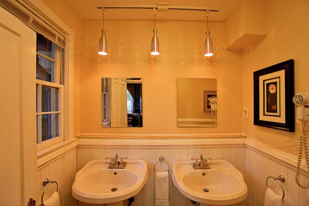 | Huge Victorian Beauty Overlooking Forsyth Park