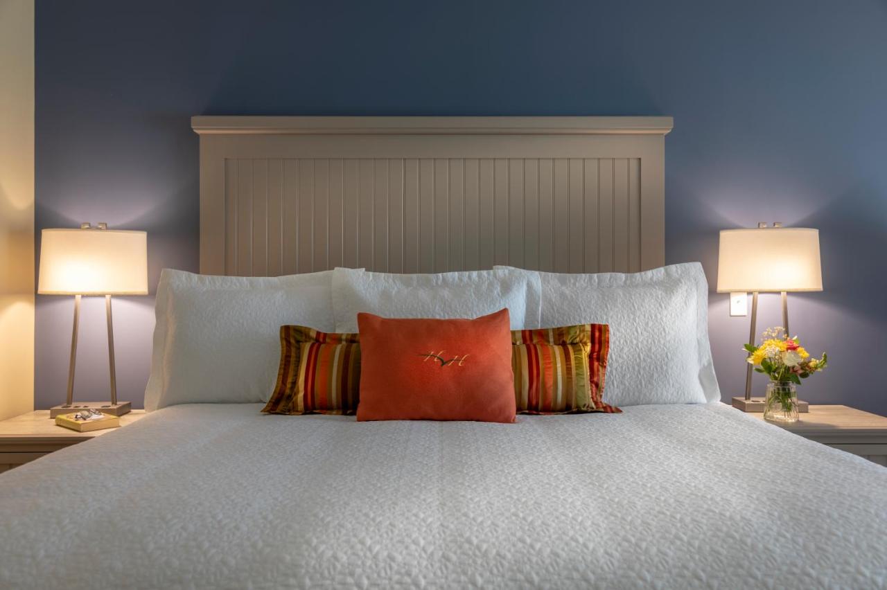 | 1000 Islands Harbor Hotel