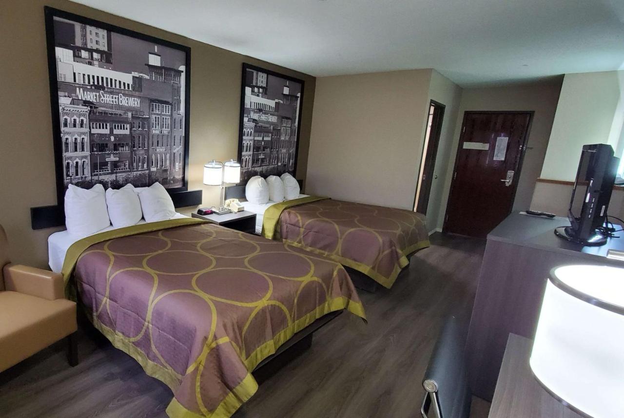 | Super 8 by Wyndham Paris