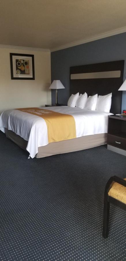 King Room - Non-Smoking at Days Inn by Wyndham Winnemucca