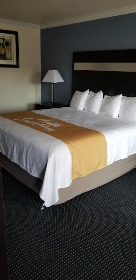 King Room - Non-Smoking at Days Inn by Wyndham Winnemucca