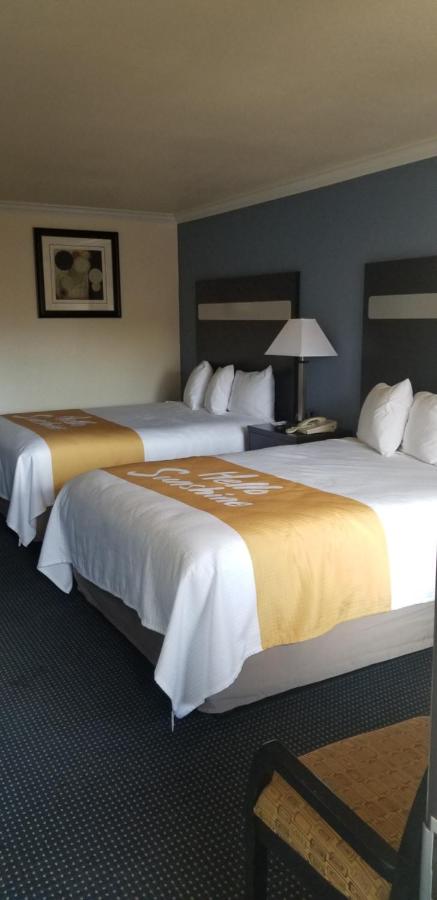 Queen Room with Two Queen Beds - Non-Smoking at Days Inn by Wyndham Winnemucca