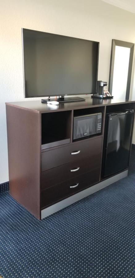 Queen Room - Non-Smoking at Days Inn by Wyndham Winnemucca