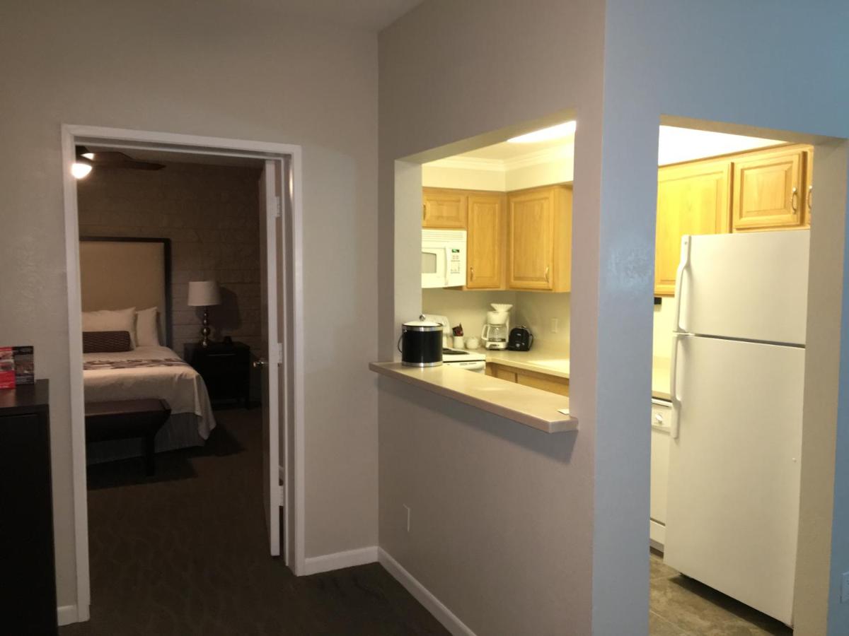 Deluxe Apartment at GetAways at Palm Springs Tennis Club