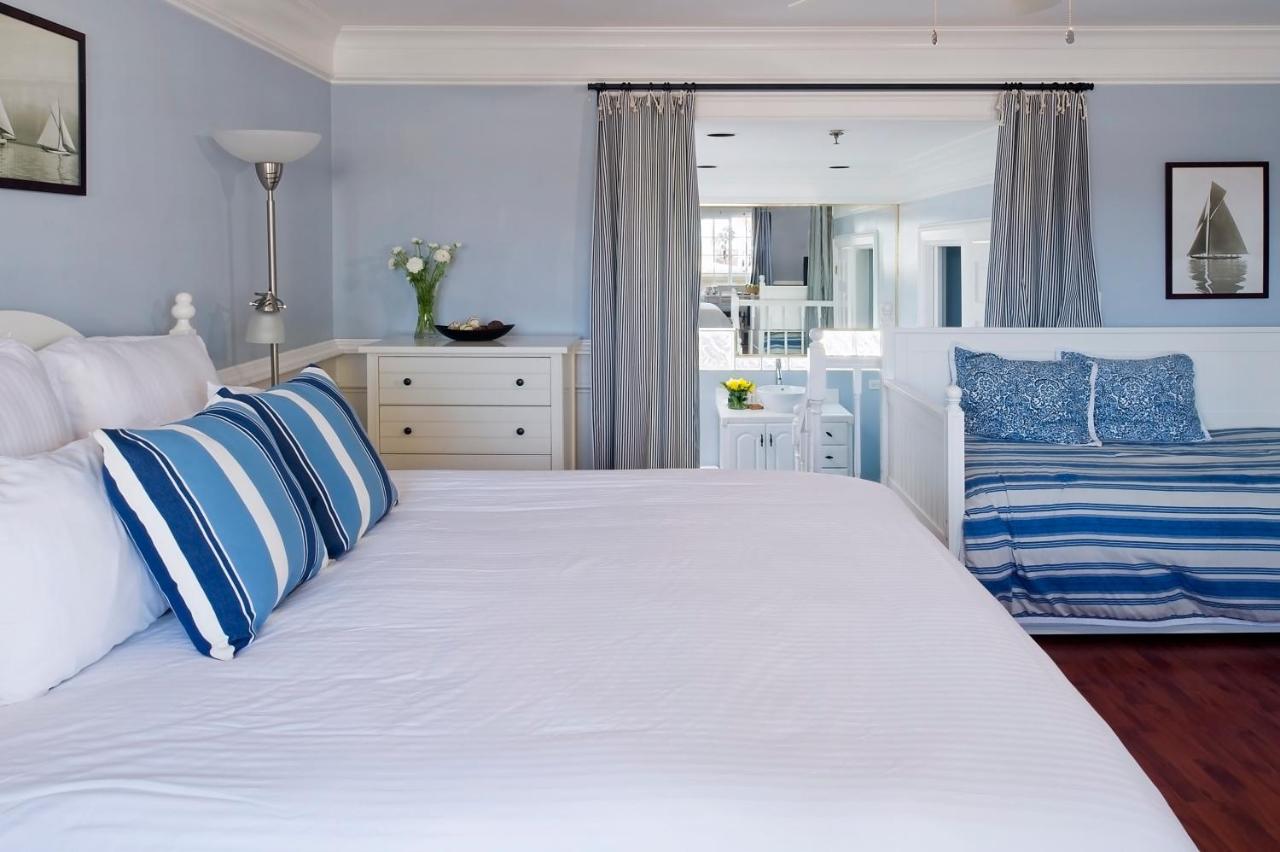 | Newport Beach Hotel