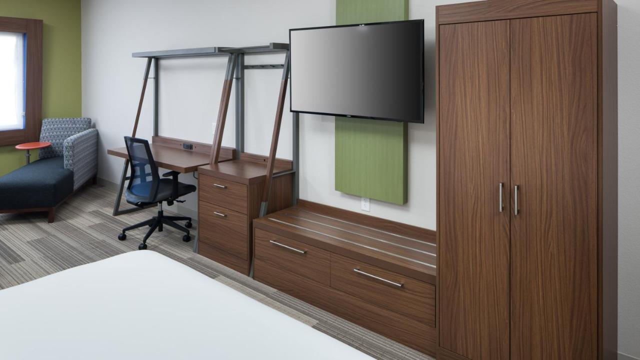  | Holiday Inn Express & Suites Orlando at SeaWorld, an IHG Hotel
