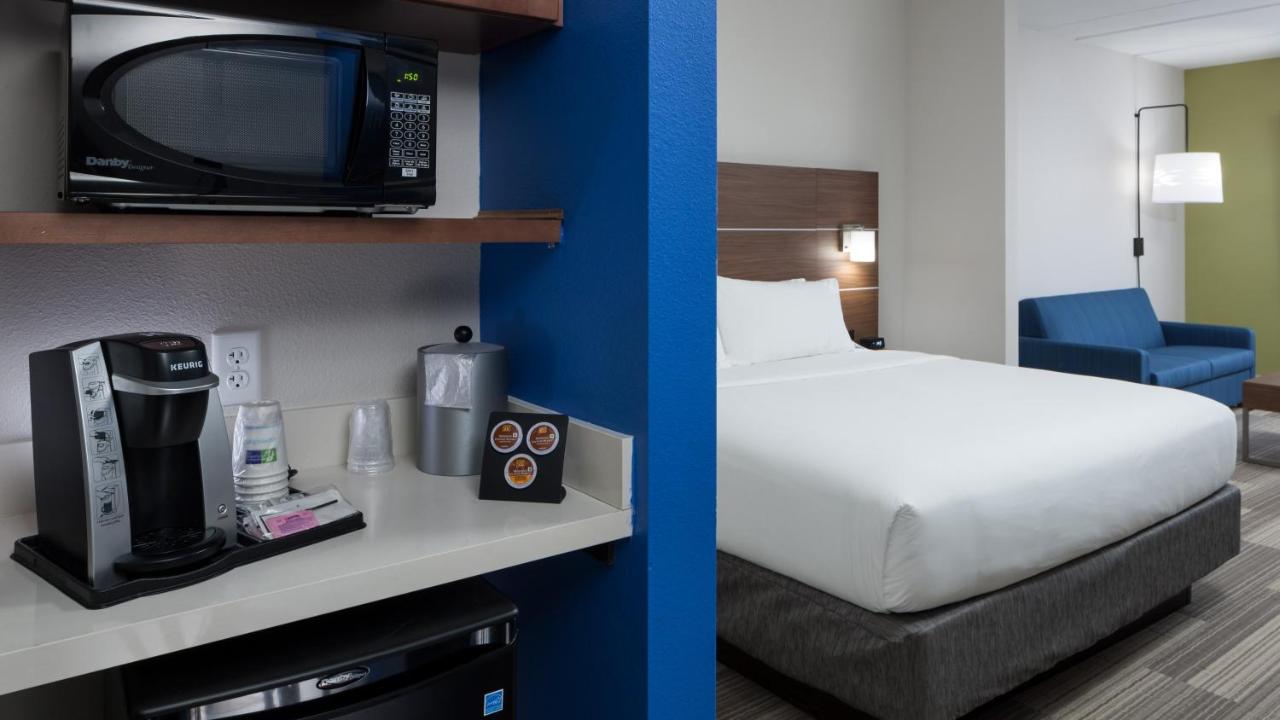 King Suite - Non-Smoking at Holiday Inn Express & Suites Orlando at SeaWorld by IHG
