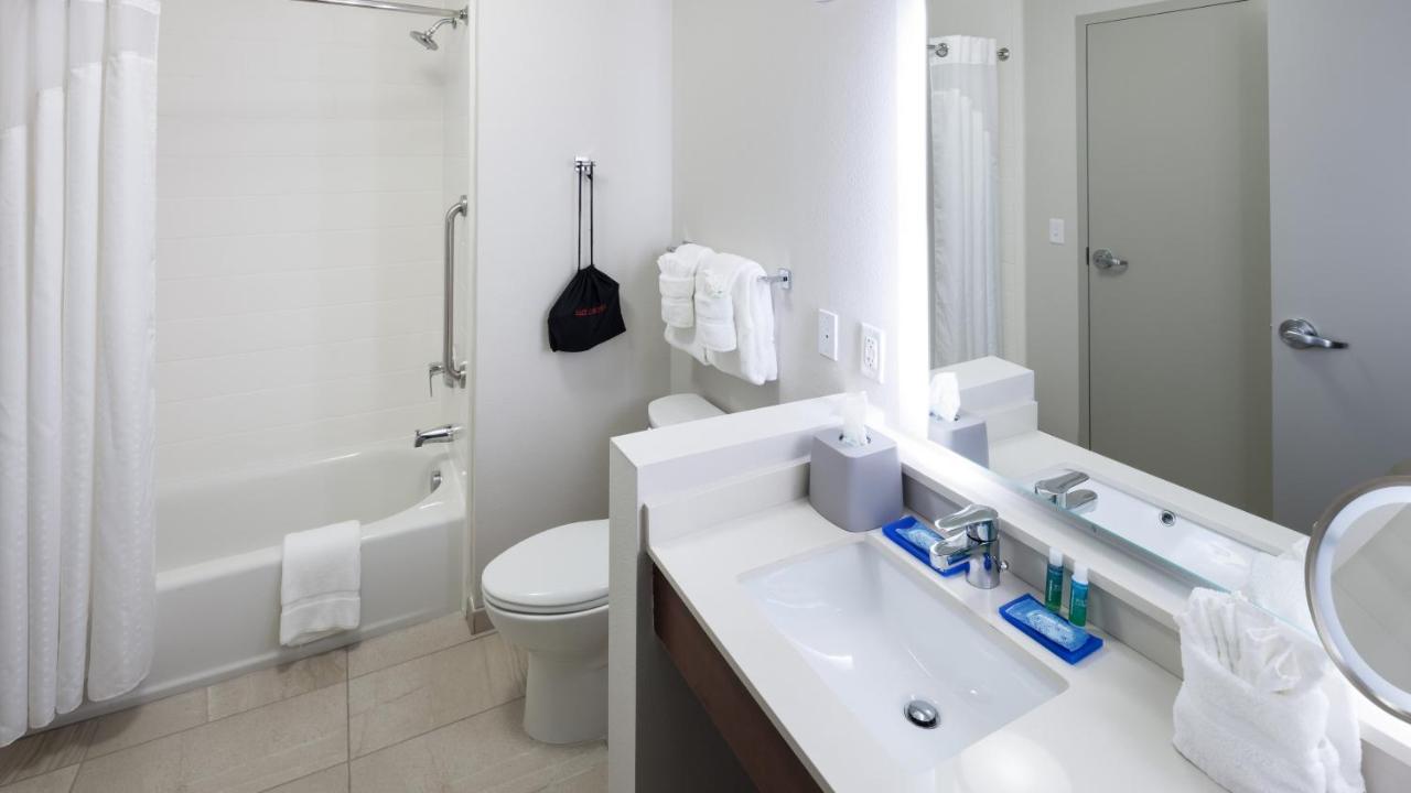One-Bedroom Suite at Holiday Inn Express & Suites Orlando at SeaWorld by IHG