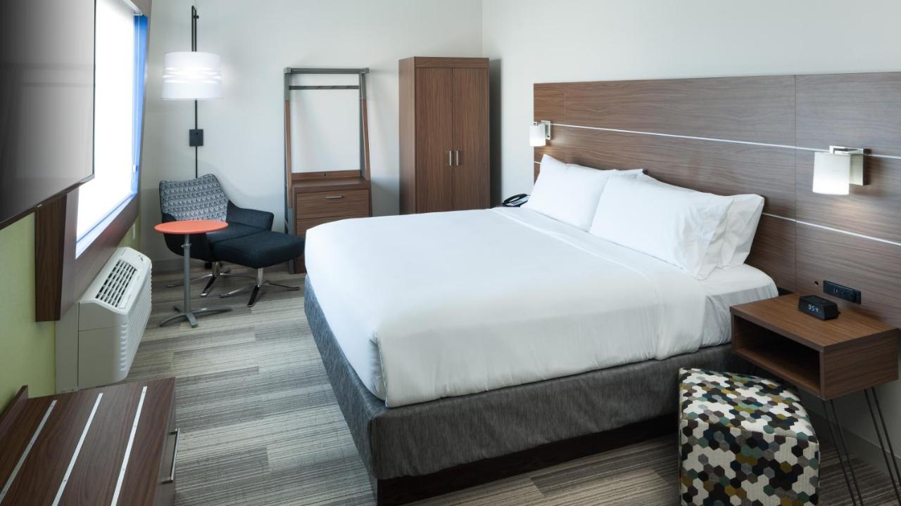  | Holiday Inn Express & Suites Orlando at SeaWorld, an IHG Hotel