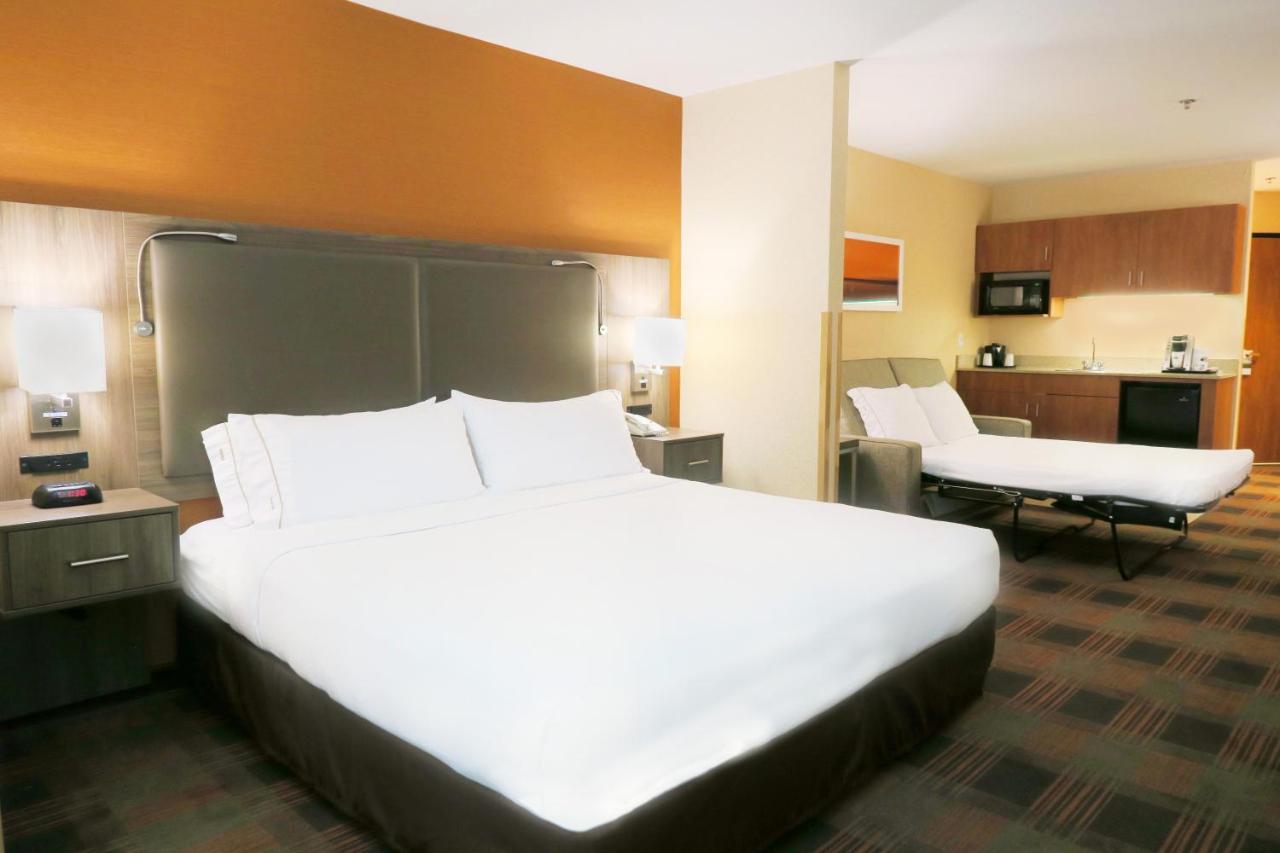 Queen Suite with Sofa Bed - Non-Smoking at Holiday Inn Express & Suites Elk Grove Central - Hwy 99 by IHG