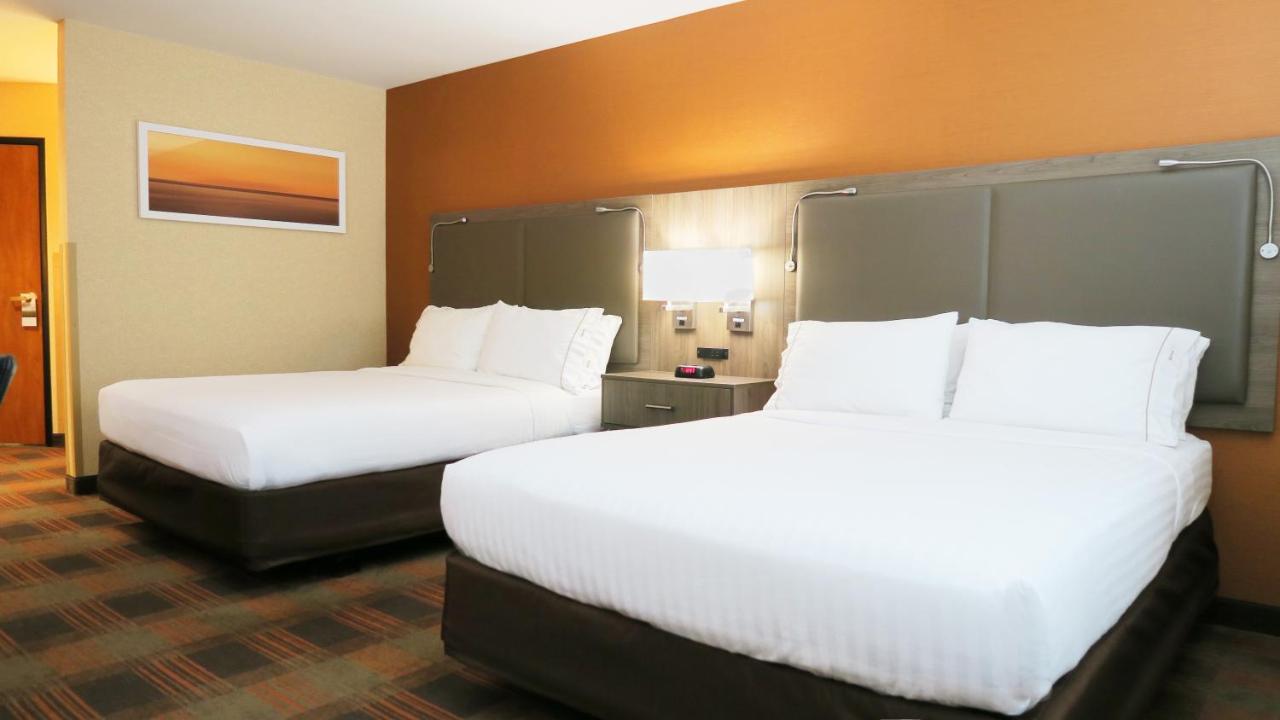 Queen Room with Two Queen Beds - Disability Access/Non-Smoking at Holiday Inn Express & Suites Elk Grove Central - Hwy 99 by IHG