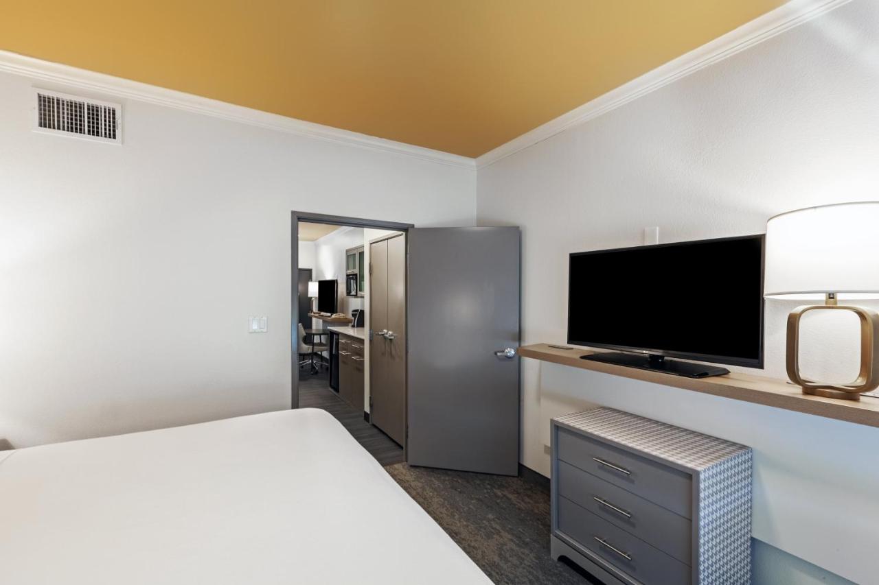 King Suite at Holiday Inn & Suites McKinney - N Allen by IHG