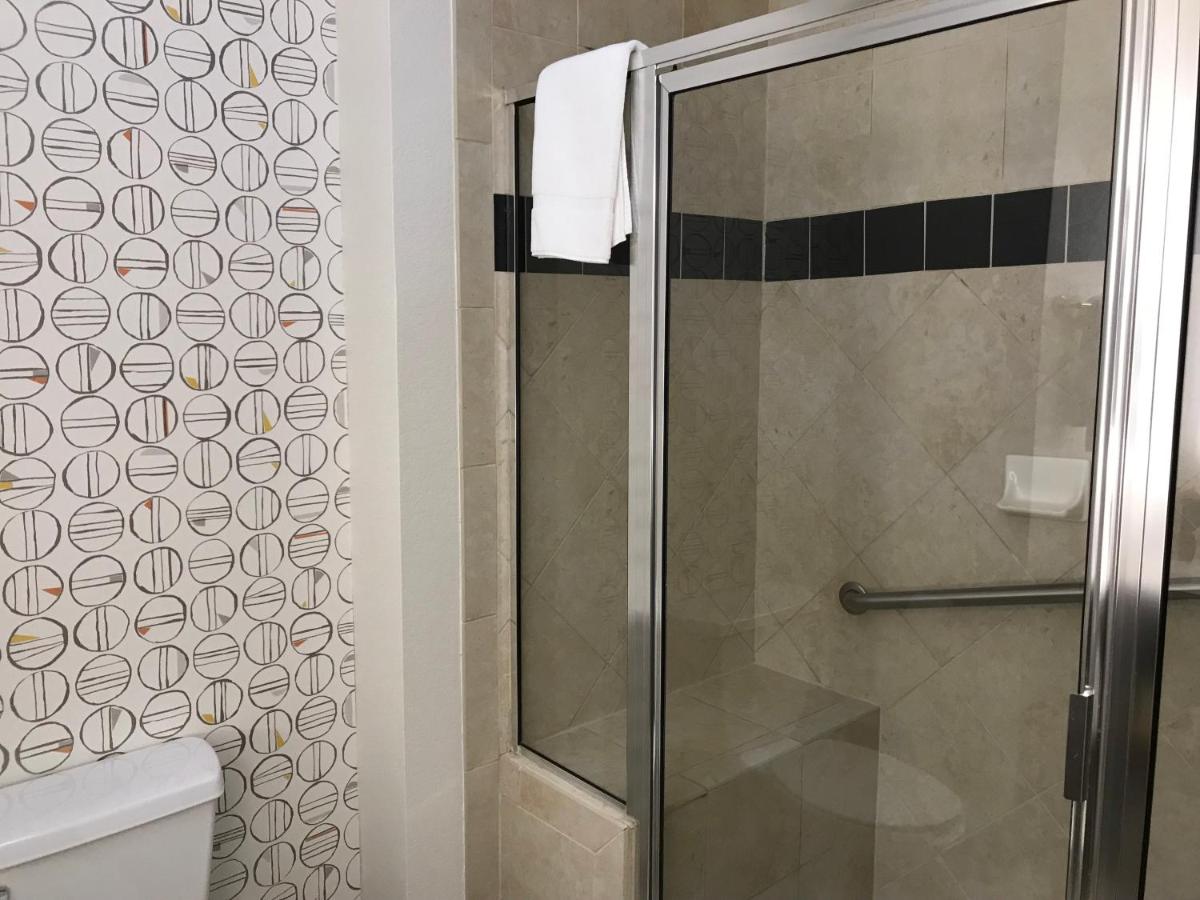 King Suite at Holiday Inn & Suites McKinney - N Allen by IHG