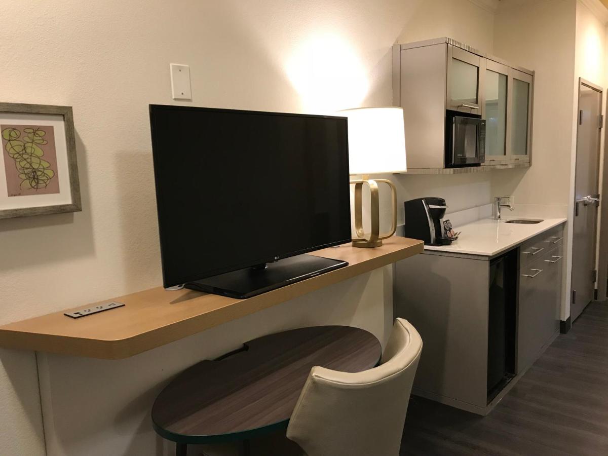 King Suite at Holiday Inn & Suites McKinney - N Allen by IHG