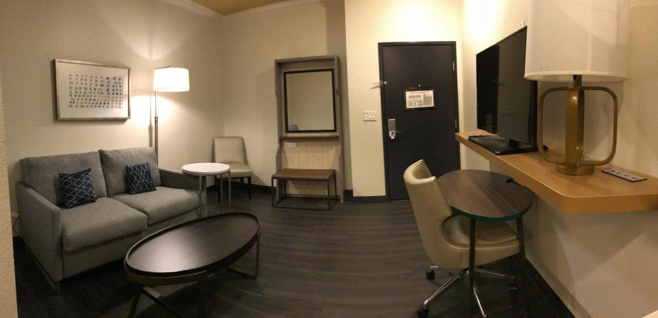 King Suite at Holiday Inn & Suites McKinney - N Allen by IHG