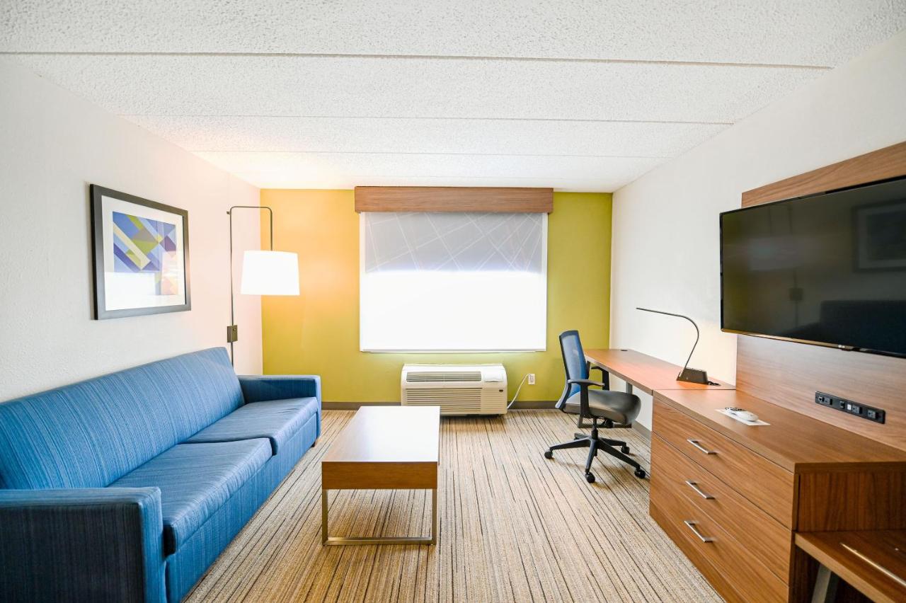 Double Room with Two Double Beds - Disability Access/Non-Smoking at Holiday Inn Express Richmond Airport by IHG