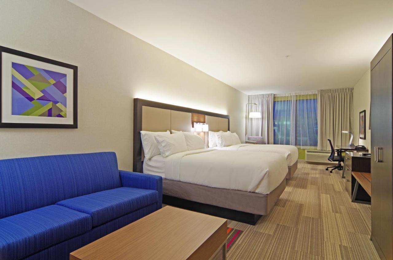 Suite - Hearing Access Roll in Shower/Non-Smoking at Holiday Inn Express Hotel & Suites Phoenix North Scottsdale by IHG