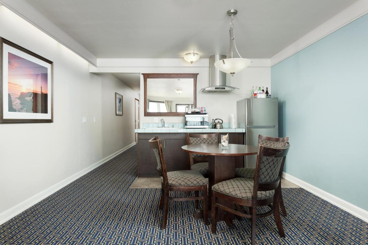 One-Bedroom Suite: Ocean View at Inn at Nye Beach