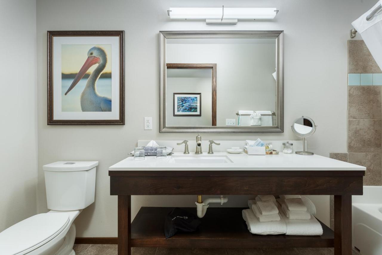 One-Bedroom Suite: Ocean View at Inn at Nye Beach