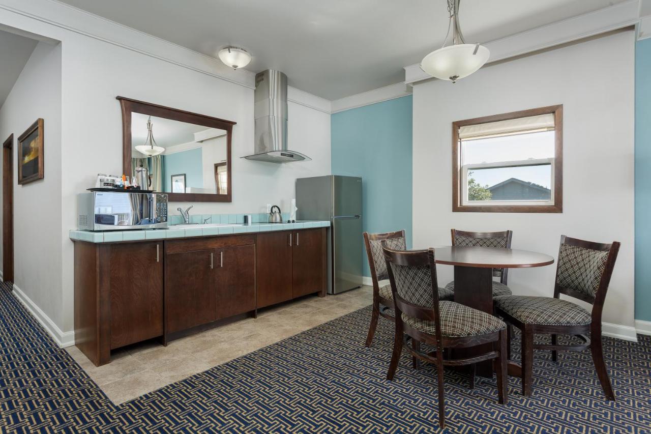 One-Bedroom Suite: Ocean View at Inn at Nye Beach