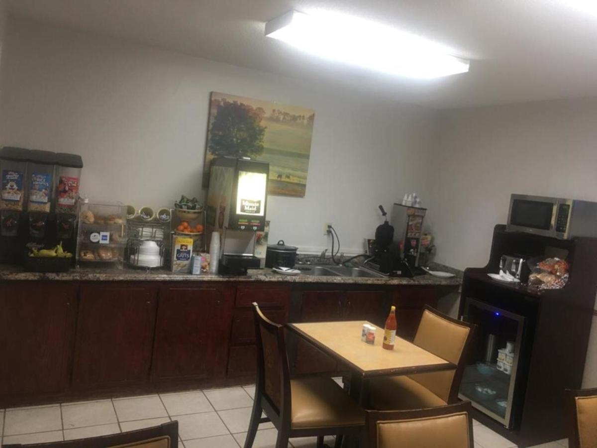 | Loyalty Inn Hawkinsville