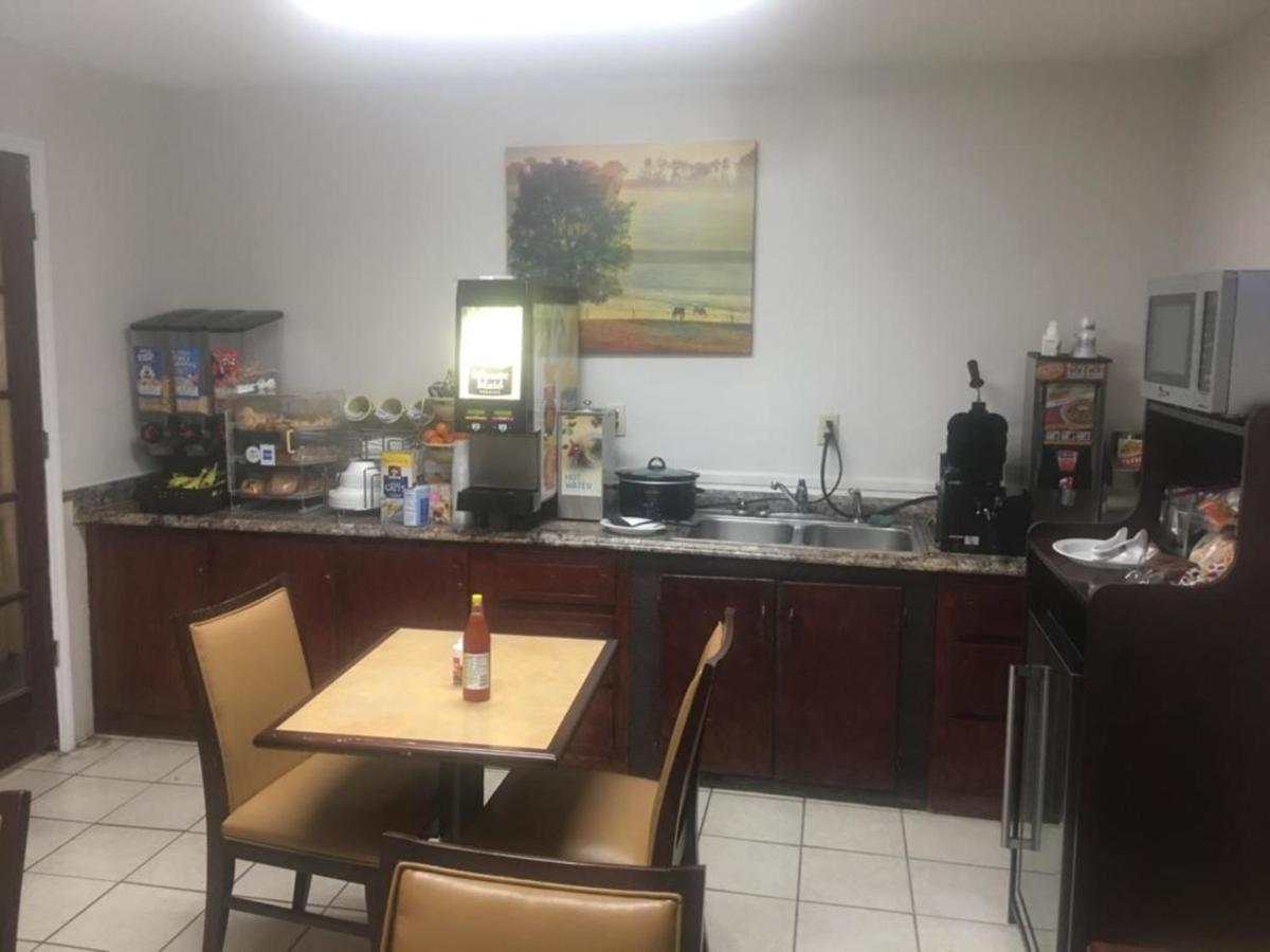 | Loyalty Inn Hawkinsville