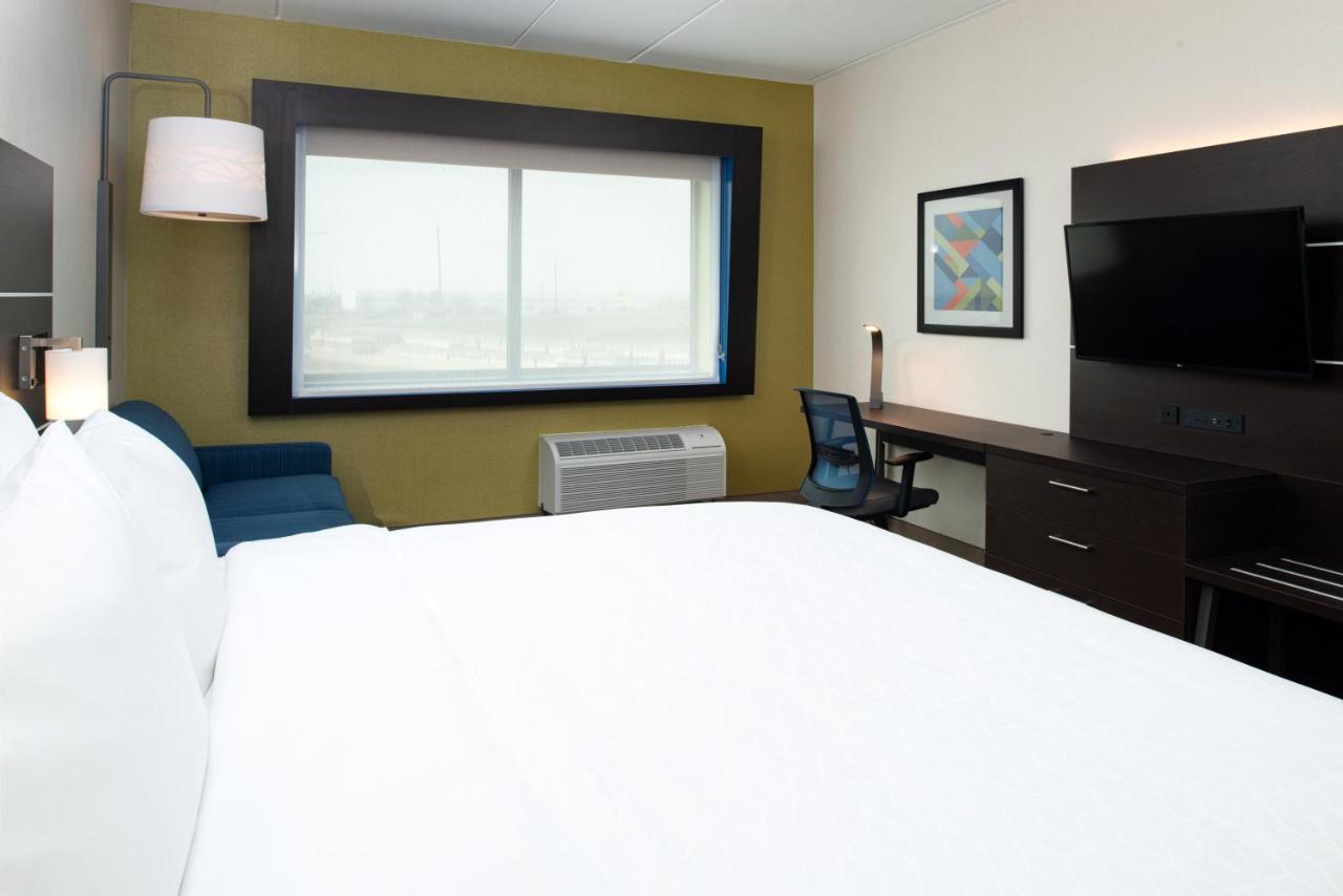 King Room - Hearing Accessible - Non-Smoking at Holiday Inn Express & Suites Romeoville - Joliet North by IHG