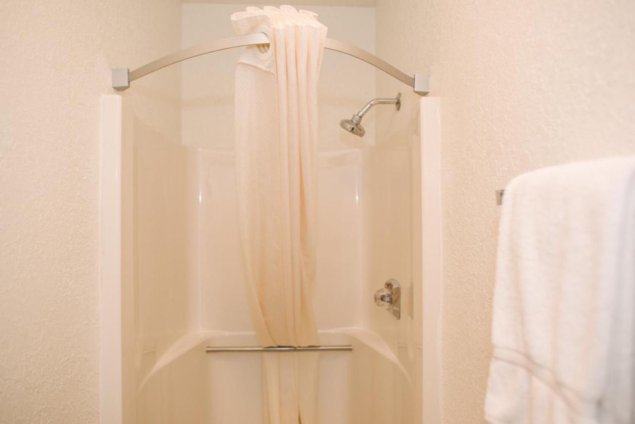 | Econo Lodge, Downtown Custer Near Custer State Park and Mt Rushmore