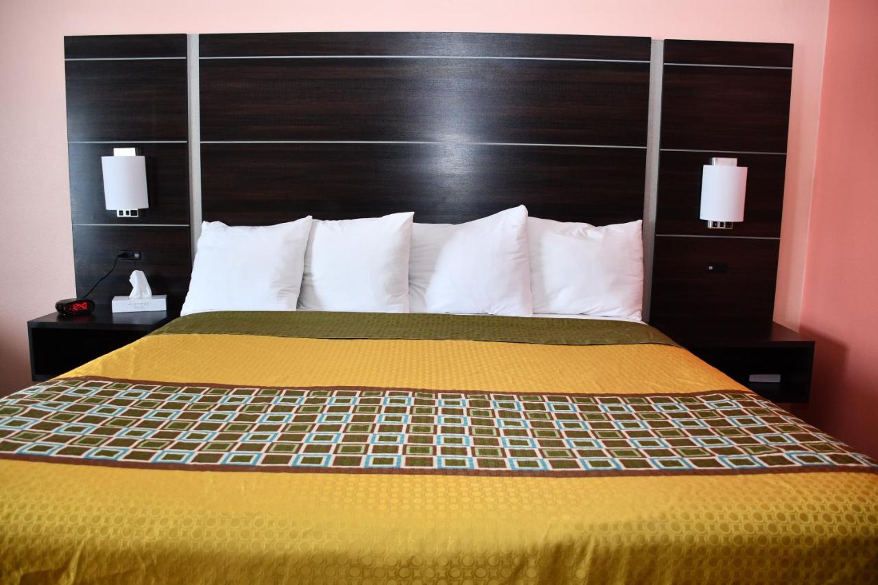 | Regency Inn & Suites Faribault