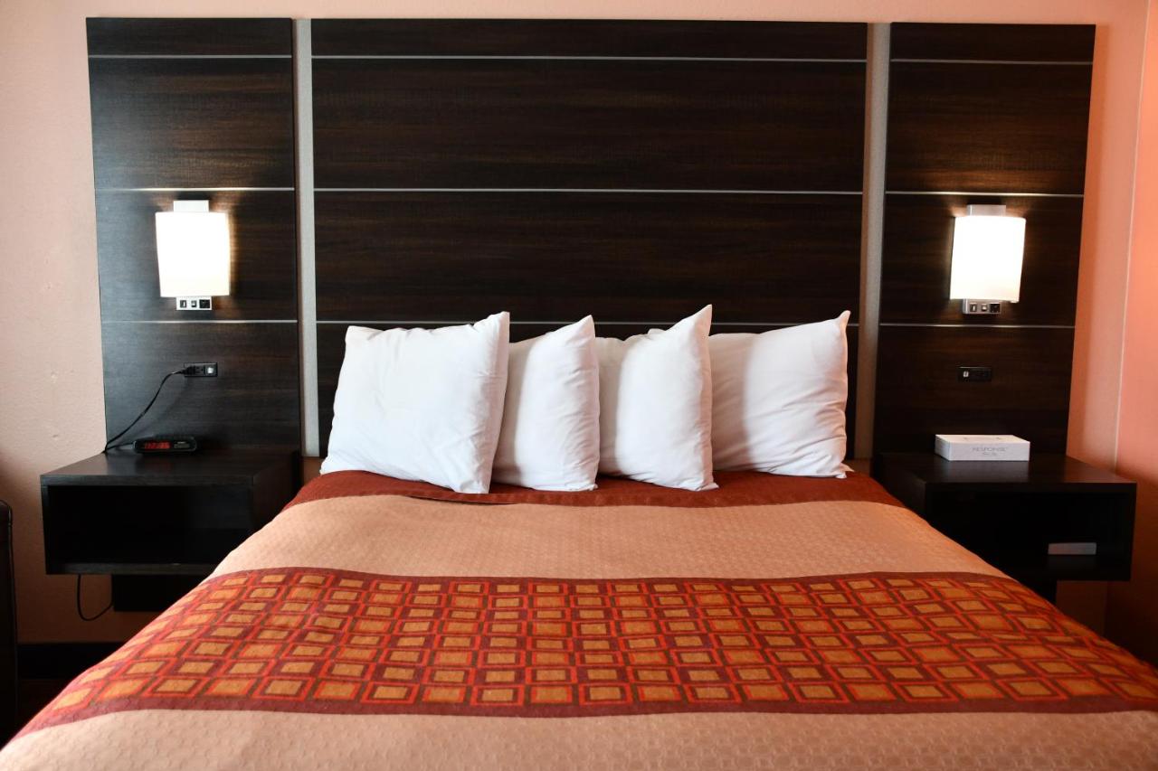 | Regency Inn & Suites Faribault