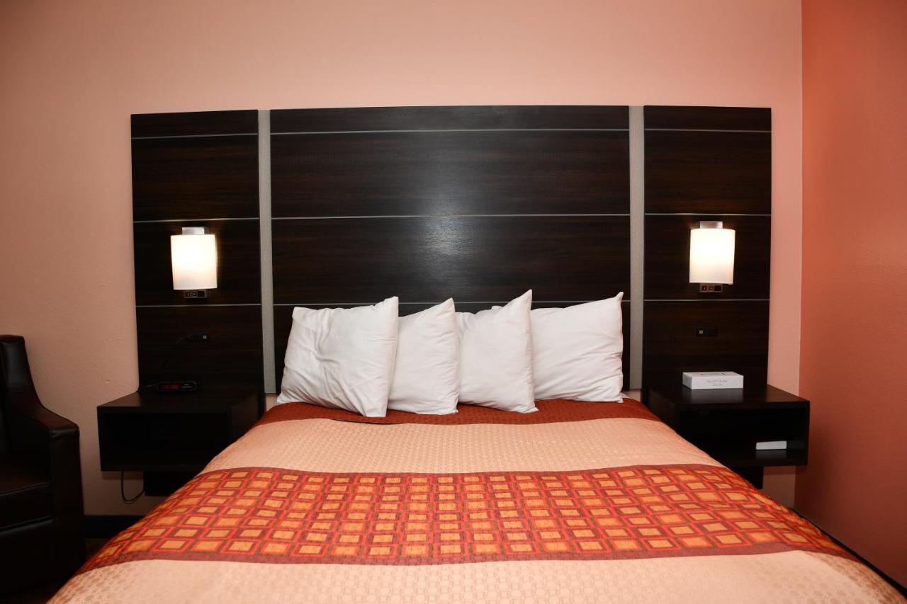| Regency Inn & Suites Faribault