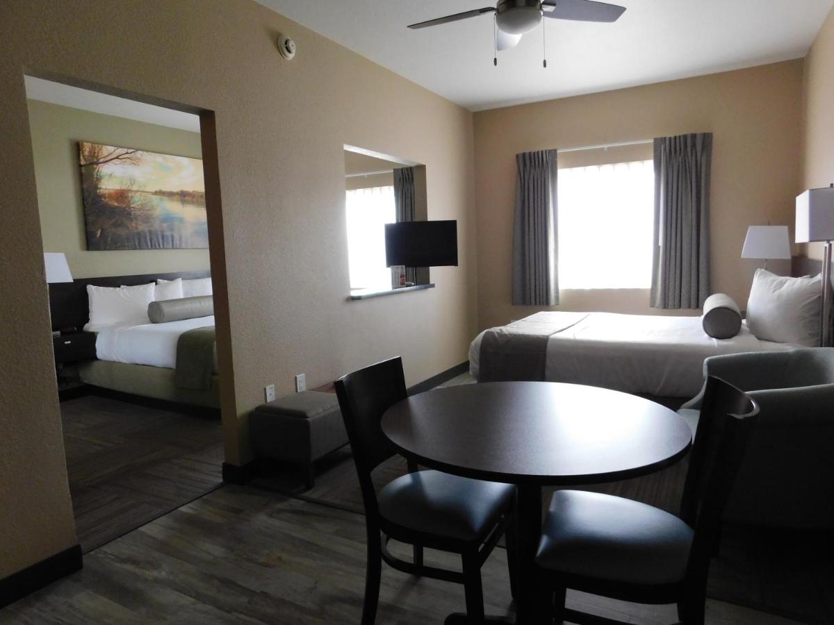 Deluxe Suite at Island Suites