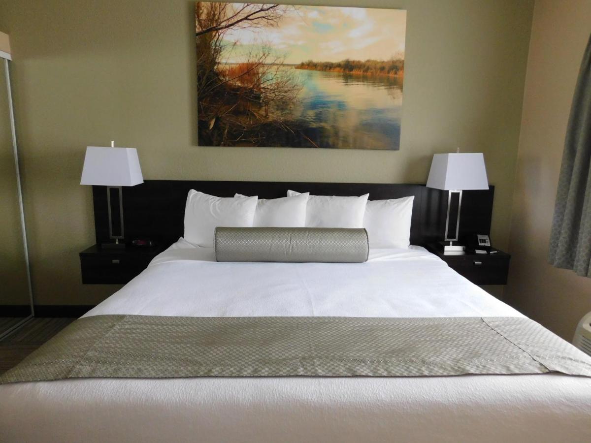 Deluxe Suite at Island Suites