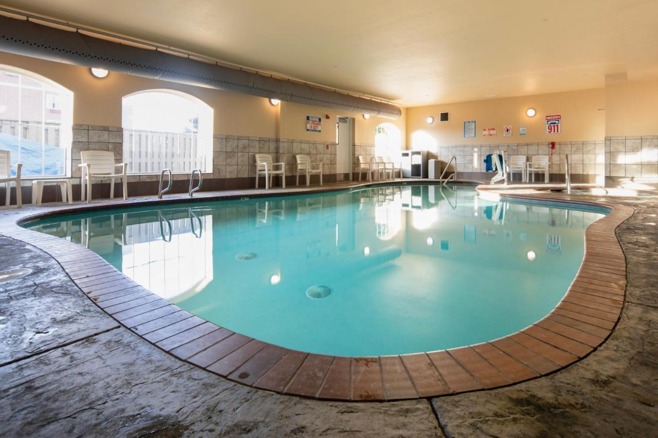 One-Bedroom Suite at Rivertide Suites