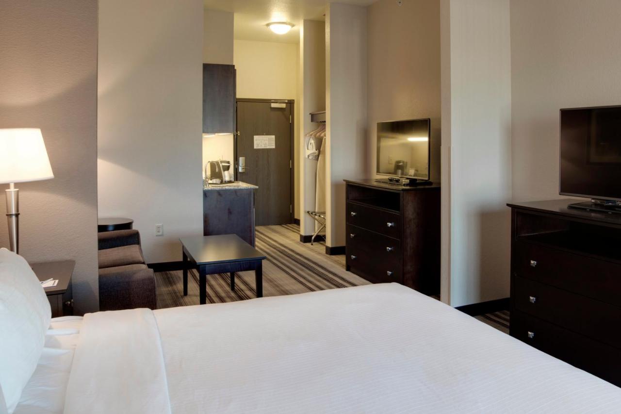Suite - Hearing Accessible - Non-Smoking at Holiday Inn Express & Suites Nevada by IHG
