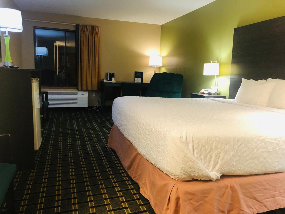  | Boarders Inn & Suites by Cobblestone Hotels Columbus