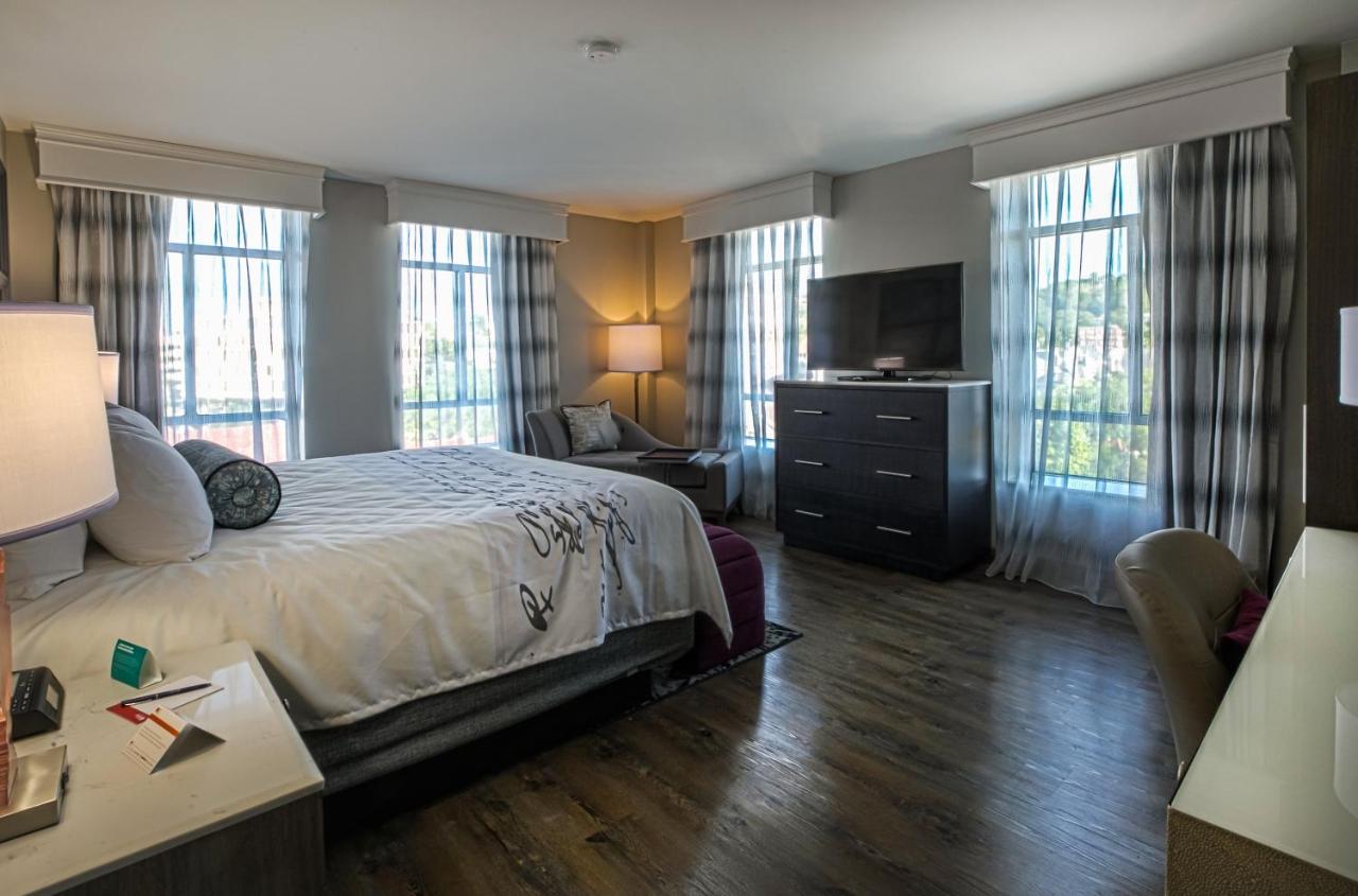 King Room - Hearing Accessible - Non-Smoking at Hotel Indigo Birmingham Five Points S - UAB, an IHG Hotel