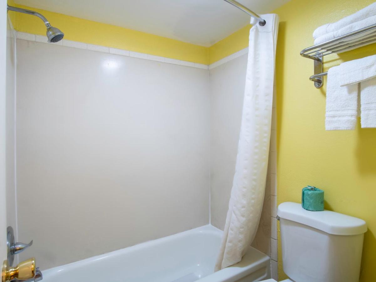 | Nendels Inn & Suites Dodge City Airport