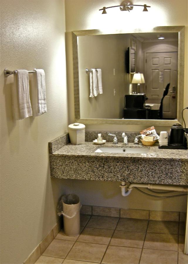 Queen Room with Two Queen Beds -Disability Access - Non-Smoking at Global INN