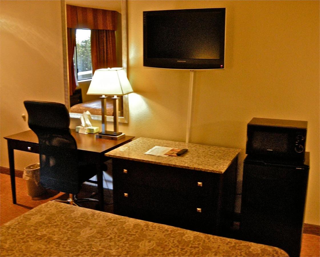 Queen Room with Two Queen Beds -Disability Access - Non-Smoking at Global INN