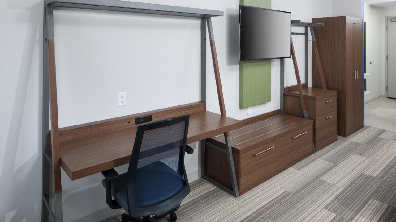  | Holiday Inn Express & Suites Orlando at SeaWorld, an IHG Hotel