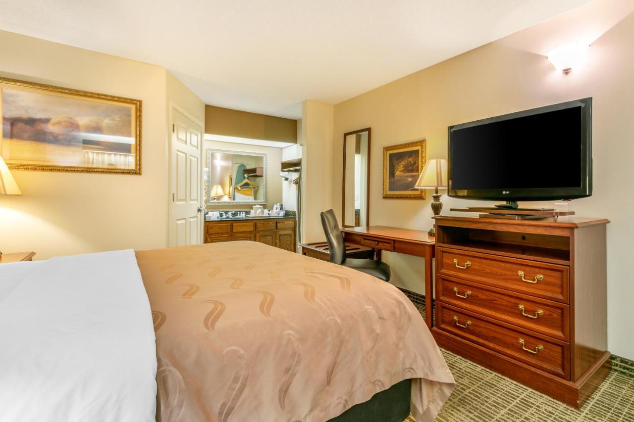 King Room - Non-Smoking at Quality Inn Johnson City I-26 exit 17