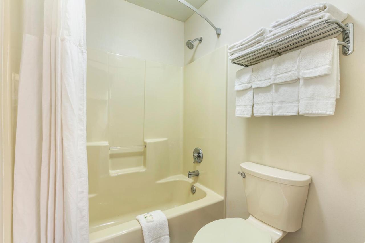 Double Room with Two Double Beds - Smoking at Quality Inn Johnson City I-26 exit 17