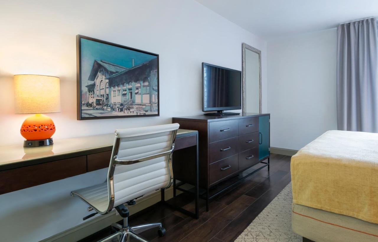 Queen Room - Non-Smoking at Hotel Indigo Savannah Historic District, an IHG Hotel