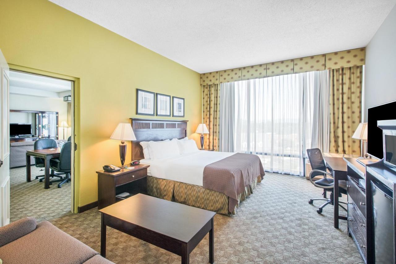  | Holiday Inn Roanoke - Tanglewood Route 419 & I 581, an IHG Hotel
